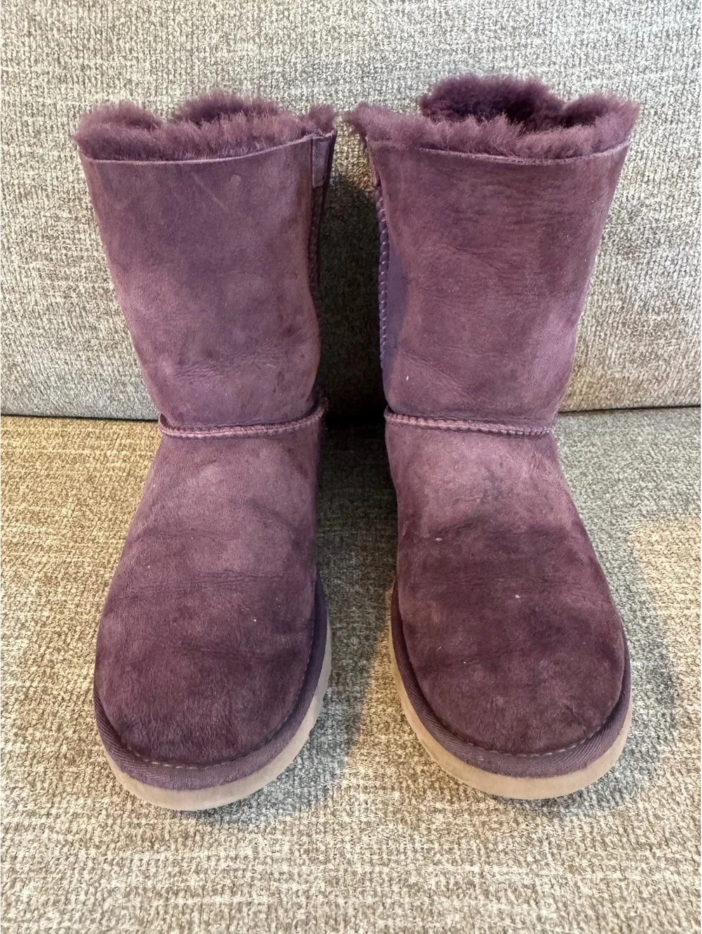 UGG Australia Bailey Bow Boots Bordeaux Purple Suede Sheepskin Size 8 1002954